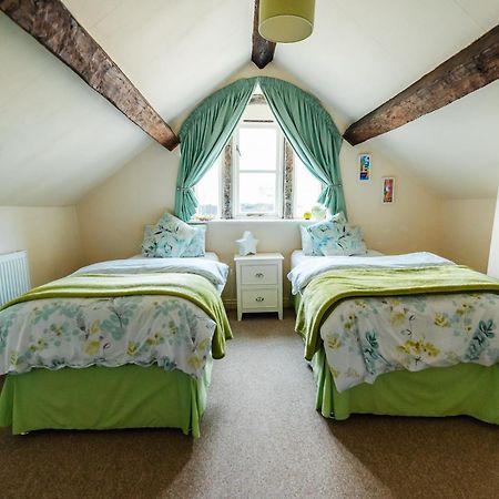 Langs Hall Leyland Eksteriør bilde